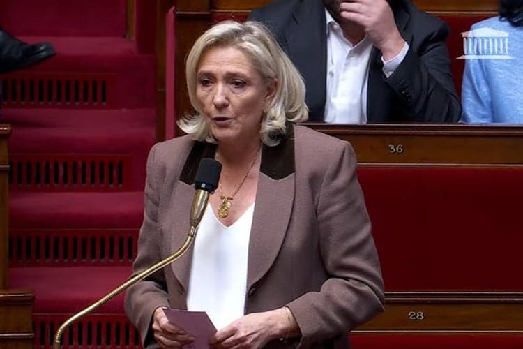 لوبان تهاجم المسلمين الجزائريين في فرنسا وتدعو للتضييق عليهم