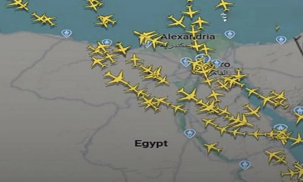 ازدحام جوي استثنائي في سماء مصر بعد الهجوم الأمريكي على إيران